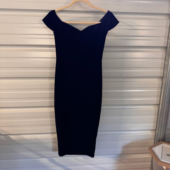 Boohoo Black Velvet Off-Shoulder Bodycon Midi Dress - Picture 5 of 9